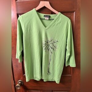 Get Lucky VTG Brand LIME Green V-Neck Tee with bling Palm Tree. Size M
